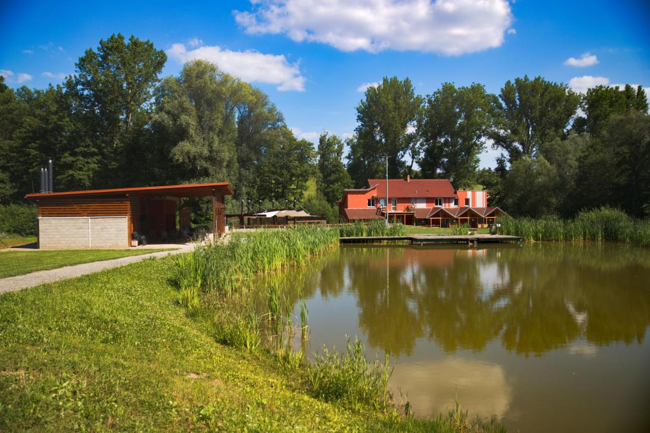 Penzion Amfík Bukovina Popovice  Exterior foto